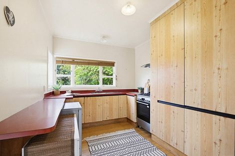 Photo of property in 9 Victory Crescent, Tawa, Wellington, 5028