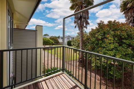 Photo of property in 76 Gunner Drive, Te Atatu Peninsula, Auckland, 0610