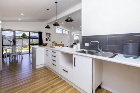 Photo of property in 30a Exchange Street, Ebdentown, Upper Hutt, 5018