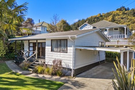 Photo of property in 144a Waikawa Road, Picton, 7220
