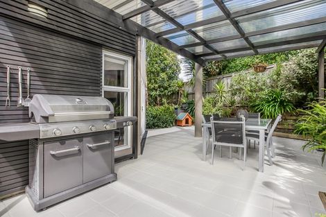 Photo of property in 10a Currey Crescent, Milford, Auckland, 0620