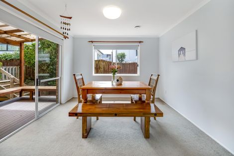 Photo of property in 129 Botany Road, Botany Downs, Auckland, 2010