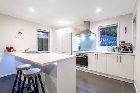 Photo of property in 27 Mooring Close, Whitby, Porirua, 5024