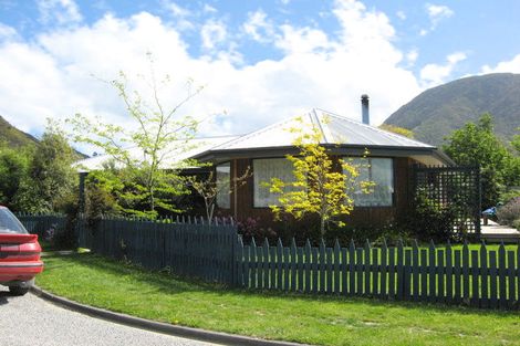 Photo of property in 10 George Street, Picton, 7220