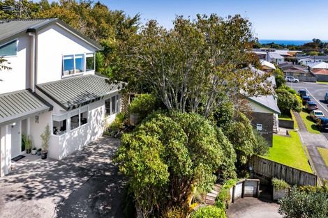 Photo of property in 6 Mayfair Place, Westown, New Plymouth, 4310