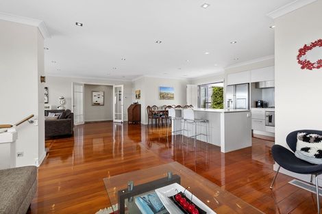 Photo of property in 8 Eastcliffe Road, Castor Bay, Auckland, 0620