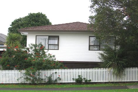 Photo of property in 1/32 Buscomb Avenue, Henderson, Auckland, 0610