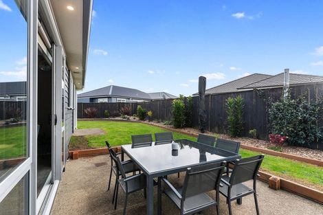 Photo of property in 14 Malbec Place, Huapai, Kumeu, 0810