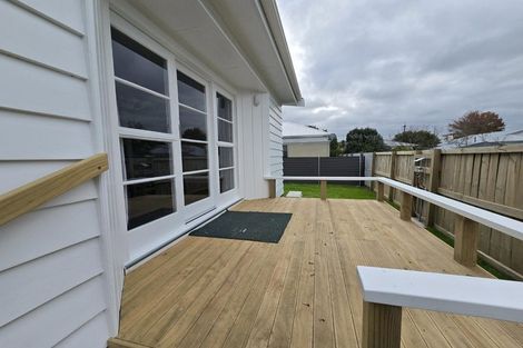 Photo of property in 1/42 Stanley Road, Glenfield, Auckland, 0629