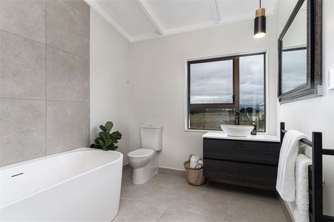 Photo of property in 342 No 1 Line, Tauwharenikau, Tauherenikau, 5771