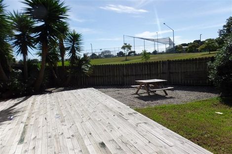 Photo of property in 33 Vanguard Road, Kelston, Auckland, 0602