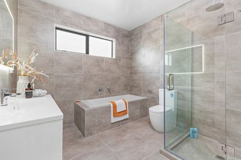 Photo of property in 3 Vintry Drive, Kumeu, 0810