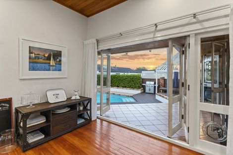 Photo of property in 77a The Parade, Bucklands Beach, Auckland, 2012