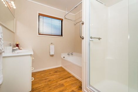 Photo of property in 2/40 Toroa Street, Torbay, Auckland, 0630