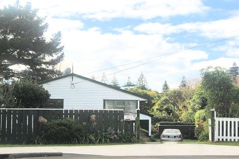 Photo of property in 14 Horomona Road, Paekakariki, 5034