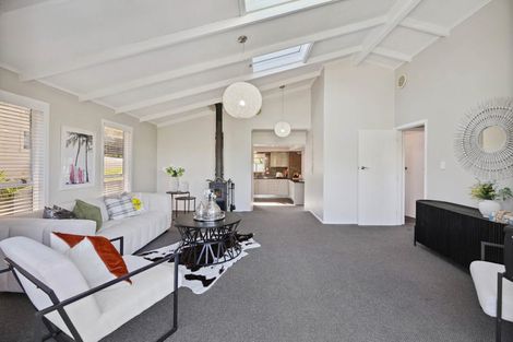 Photo of property in 19 Beach Road, Mellons Bay, Auckland, 2014