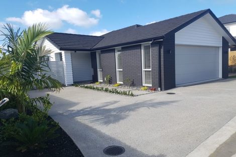 Photo of property in 3 Pae Moana Place, Stanmore Bay, Whangaparaoa, 0932