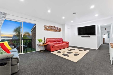 Photo of property in 5 Sispara Place, Beach Haven, Auckland, 0626