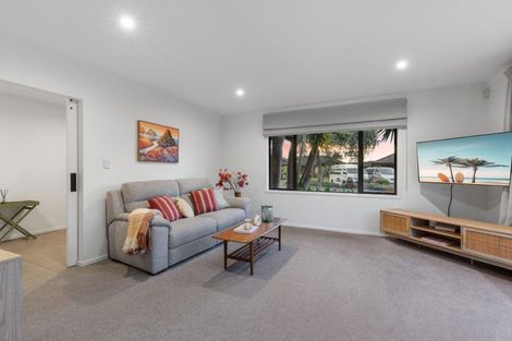 Photo of property in 8 Putaka Place, Papamoa Beach, Papamoa, 3118