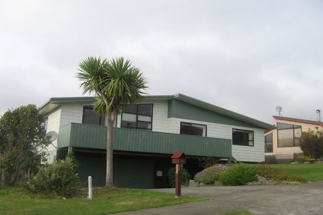 Photo of property in 21 Exploration Way, Whitby, Porirua, 5024