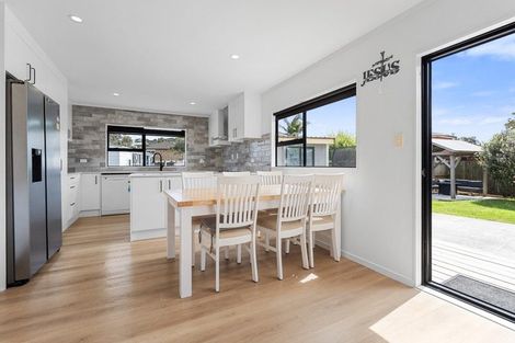 Photo of property in 129 Florence Avenue, Orewa, 0931