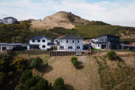 Photo of property in 28 Farnworth Terrace, Churton Park, Wellington, 6037