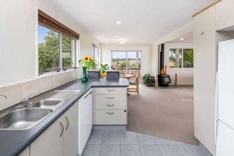 Photo of property in 135 Aviemore Drive, Highland Park, Auckland, 2010