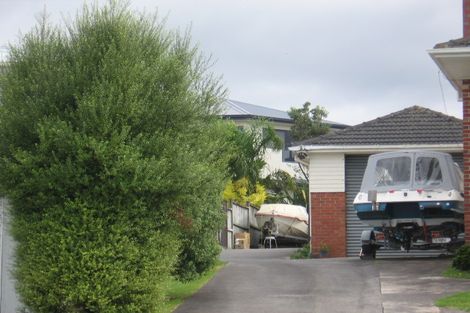 Photo of property in 8a Kelwyn Road, Kelston, Auckland, 0602