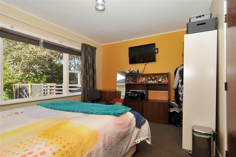 Photo of property in 10 Bellringer Crescent, Newlands, Wellington, 6037