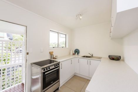 Photo of property in 2/28 Uxbridge Road, Mellons Bay, Auckland, 2014