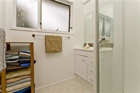 Photo of property in 6 Camrose Place, Glenfield, Auckland, 0629