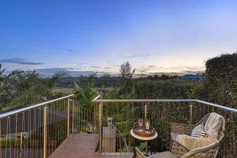 Photo of property in 32 Sartors Avenue, Northcross, Auckland, 0630