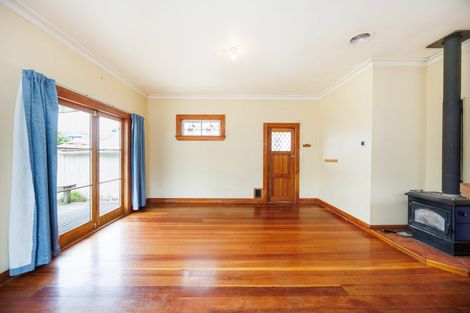 Photo of property in 33 Kingswood Street, Takaro, Palmerston North, 4412