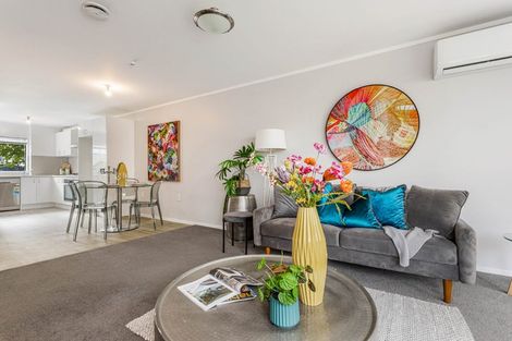 Photo of property in 19 Stephen Avenue, Henderson, Auckland, 0610