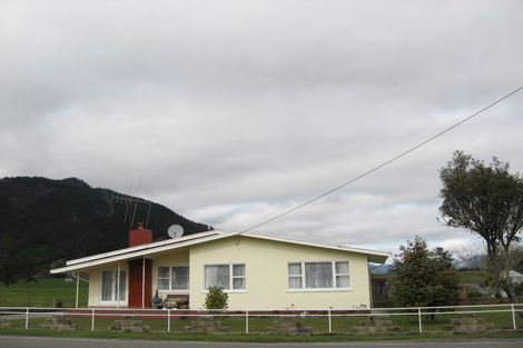 Photo of property in 110 Waller Street, Murchison, 7007