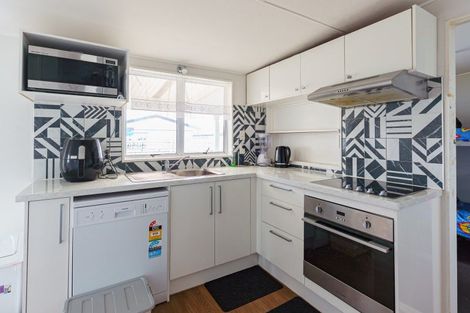 Photo of property in 910 Grove Road, Mayfair, Hastings, 4122