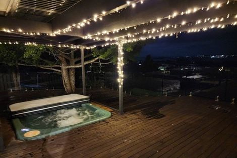 Photo of property in 12a Beach Road, Mellons Bay, Auckland, 2014