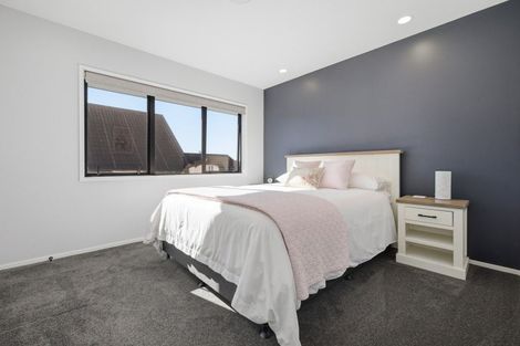 Photo of property in 253 Devonport Road, Tauranga, 3110