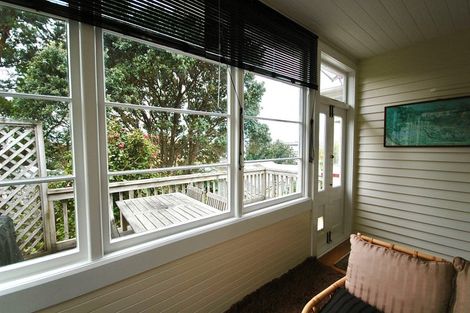 Photo of property in 66 Kelburn Parade, Kelburn, Wellington, 6012