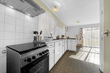 Photo of property in 9 Chibnall Place, Conifer Grove, Takanini, 2112