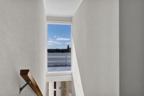 Photo of property in 10 Lawry Street, Moturoa, New Plymouth, 4310