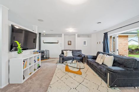 Photo of property in 27 Ponderosa Drive, Oteha, Auckland, 0632