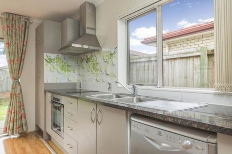 Photo of property in 25 Maypark Crescent, Flat Bush, Auckland, 2016