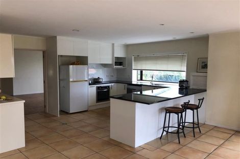 Photo of property in 74 Redoubt Road, Goodwood Heights, Auckland, 2105