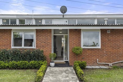 Photo of property in 2/6 North Avenue, Narrow Neck, Auckland, 0624