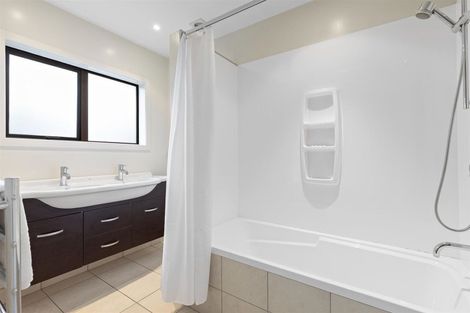 Photo of property in 77 Oregon Drive, Kelvin Heights, Queenstown, 9300