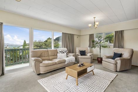 Photo of property in 72 Raroa Terrace, Tawa, Wellington, 5028