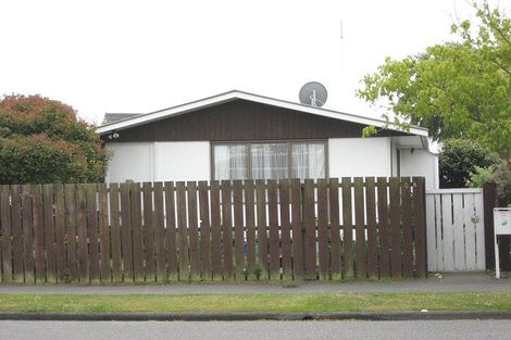 Photo of property in 8a Queenspark Drive, Parklands, Christchurch, 8083