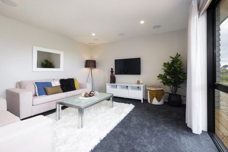 Photo of property in 32 Jane Maree Road, Kumeu, 0810