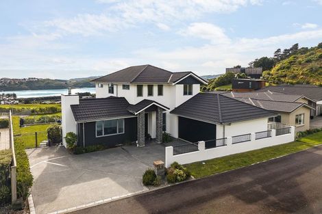 Photo of property in 7 Manapouri Lane, Aotea, Porirua, 5024